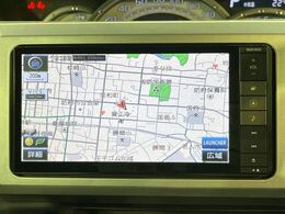 【純正ナビ】人気の純正ナビを装備しております。ナビの使いやすさはもちろん、オーディオ機能も充実！キャンプや旅行はもちろん、通勤や買い物など普段のドライブも楽しくなるはず♪