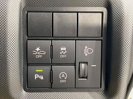 【スマートアシスト】走行中に前方の車両等を認識し、衝突しそうな時は警報とブレーキで衝突回避と被害軽減をアシスト。より安全にドライブをお楽しみいただけます。