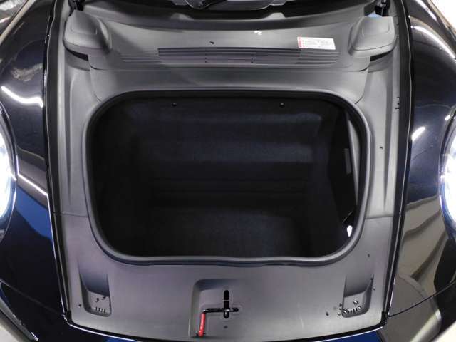ABS　PSM　SRSエアバッグ　PTM　PASM　PTVプラス　スポーツエグゾーストシステム　20/21インチRSスパイダーデザインホイール　レッドペイントブレーキキャリパー　電動サンルーフ