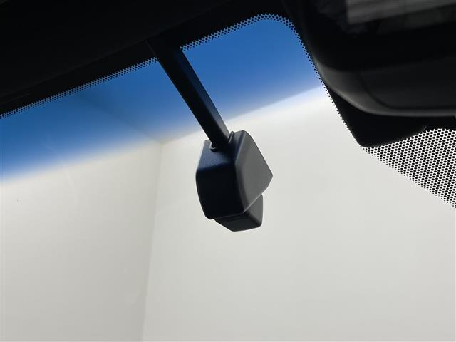 【ドライブレコーダー】映像・音声などの運転中の記録を残します。事故などを起こした起こされた時の証拠になりえますので、もしも時でも安心ですね。