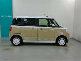 ボデーカラーはシャイニングホワイトパール/サンドベージュのツートンです。