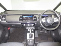 インパネ周りはこのようなレイアウトになっております。