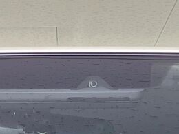 【トヨタセーフティセンス】走行中に前方の車両等を認識し、衝突しそうな時は警報とブレーキで衝突回避と被害軽減をアシスト。より安全にドライブをお楽しみいただけます。