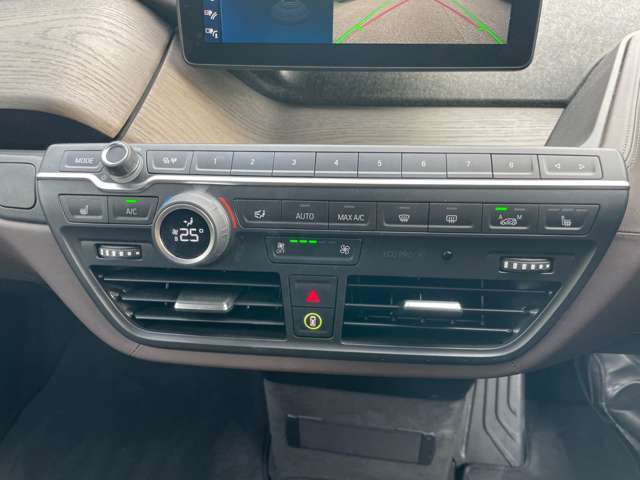 オートローン、自動車保険も取り扱っております。カーライフ全部をお任せください。