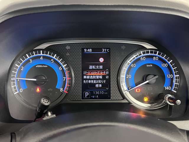 日産のエマージェンシーブレーキは前方の状況を監視し車両や歩行者との衝突回避、被害を軽減する技術です