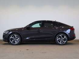 Audi Q8 Sportback e-tron 55 quattro S line/アルミホイール 10スポークローターデザイン アンスラサイトブラック ポリッシュト 9.5Jx21/Audi rings ＆ ブラックスタイリング