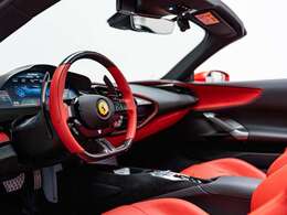 内装はRosso Ferrariを選択されております。