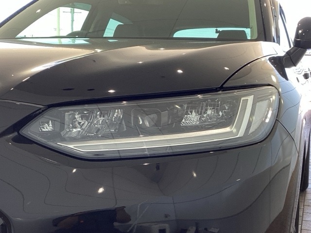 LEDヘッドライトは、点灯の瞬間から最大光量を発揮し、突然暗くなるトンネルなどでの安定感を高めます。