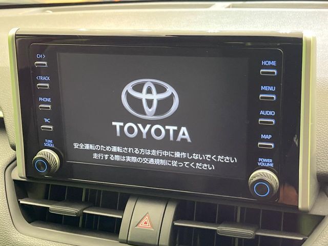【ディスプレイオーディオ】お持ちのスマホやMP3プレイヤーとの無線接続で音楽再生が可能！コードで繋ぐわずらわしさも無く、手軽にお気に入りの音楽を楽しめます。