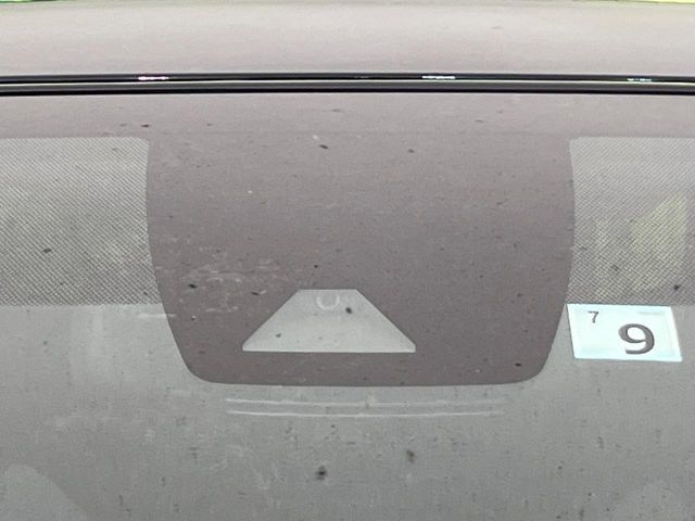 【トヨタセーフティセンス】走行中に前方の車両等を認識し、衝突しそうな時は警報とブレーキで衝突回避と被害軽減をアシスト。より安全にドライブをお楽しみいただけます。