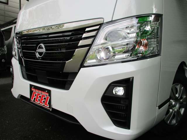 日産キャラバン　グランドプレミアムGX フロントグリル　カメラ付き 日産キャラバン グランドプレミアムGX フロントグリル カメラ
