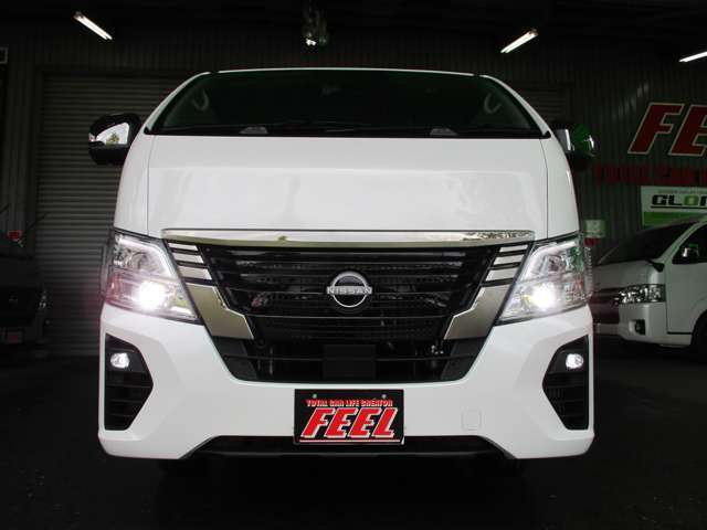 日産キャラバン　グランドプレミアムGX フロントグリル　カメラ付き 日産 キャラバン ロンググランドプレミアムGX エマブレ