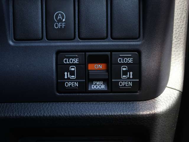 運転席からも操作可能な両側パワースライドドア！挟み込み防止もあり小さなお子様にも安心★隣のお車を気にすることなく開閉可能なのもうれしいところですね！
