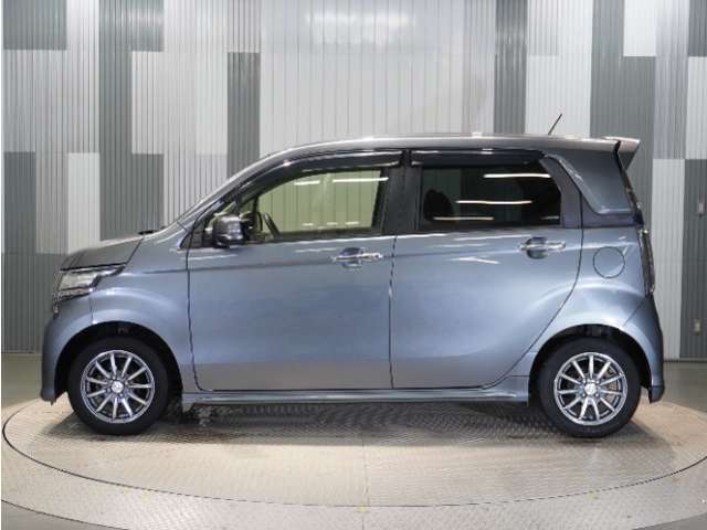 整備代金を車両本体価格に含んでおります。法定点検整備または定期点検を実施し、点検記録簿を発行致します。
