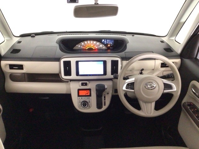 【前方視界】開放的な前方視界！運転がしやすく疲れにくいです♪窓が大きく、見通しがとっても良いおクルマですよ♪