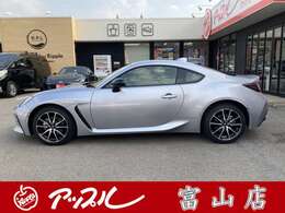 当社は国土交通省指定の整備工場（SHIMARSメカニックセンター）にて納車前点検を実施致します。