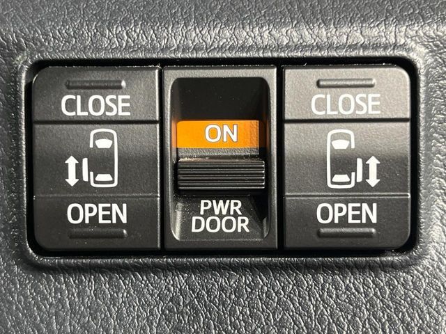 【両側パワースライドドア】スマートキーや運転席のスイッチで後席両側スライドドアの開閉が可能♪電動だから力を入れてドアを開ける必要が無く、小さなお子様でも簡単に開け閉めでき快適です♪