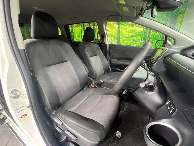 運転席シート廻りは使用感も少なく、良好な状態となっています。丁寧に使われていたことがよくわかりますね。