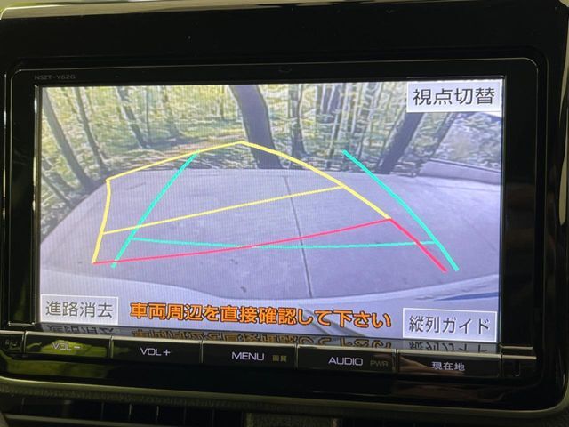 【バックカメラ】駐車時に後方がリアルタイム映像で確認できます。大型商業施設や立体駐車場での駐車時や、夜間のバック時に大活躍！運転スキルに関わらず、今や必須となった装備のひとつです！