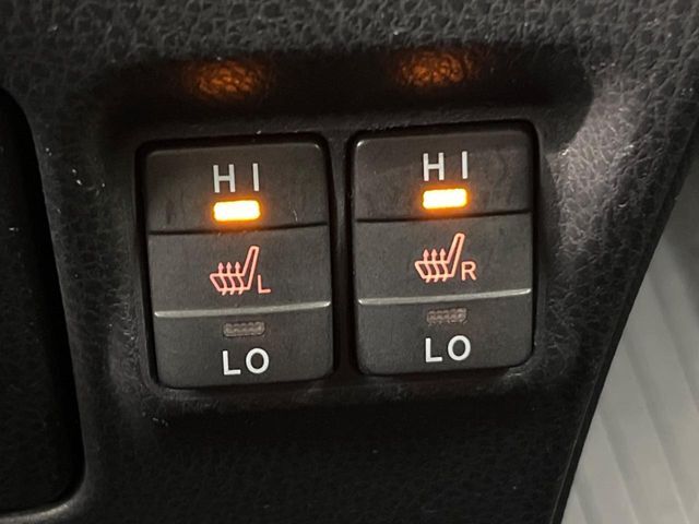 【シートヒーター】寒い日に重宝するシートヒーター！エアコンより早く温まってくれるので寒がりの人も安心ですね♪エアコンの温風は乾燥するから苦手、という方にもをおすすめです。