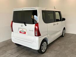 お客様にぴったりなおクルマをお選びいただけますように様々な展示車をご用意致しております！ダイハツの軽自動車だけではなく、他メーカー車やコンパクトカー・ミニバンなども数多く取り揃えております！