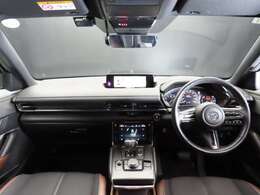 室内もキレイに乗られています。ドラレコやETCが装着済みなのも、嬉しいですね。一点、ペットをお乗せだったので、アレルギーをお持ちの方はご留意くださいませ。