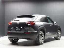 弊社下取りワンオーナー車の、MX-30が入荷しました。特徴的なインテリアで人気のインダストリアルクラシックです。ぜひご覧ください。