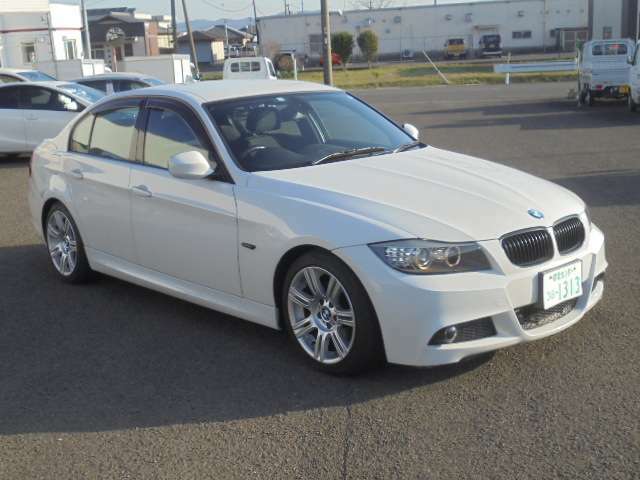 BMW320iMスポーツパッケージディーラー車右ハンドル純正ナビ付きを入荷しました！！