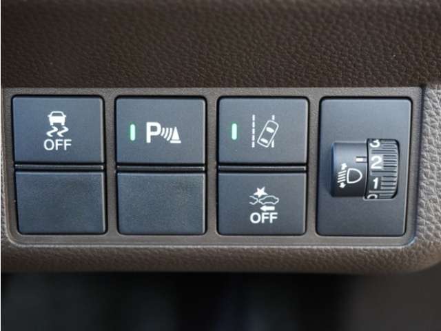 ◆障害物センサー◆車庫入れの時などに近くに障害物がある場合、障害物までの距離を音で知らせてくれます。