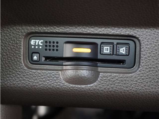 今や必需品の◆ETC車載器　装備車◆　有料道路を利用する際にスムースに通過でき、わずらわしい料金支払いから開放されます！