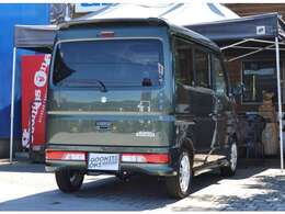 広々とした荷室とスムーズな走りが魅力のエブリィ。商用はもちろん、趣味やアウトドアにもぴったり！コスパ重視の方にもおすすめの軽バンです。