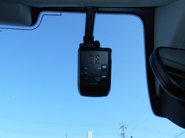 ドライブレコーダーも付いてます。いざという時に画像を録画し、ドライバーの助けになります。