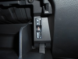 ETC装備車です、これさえあれば高速道路も楽々通行できます。お出掛けするのが好きな方には欠かせない装備です！