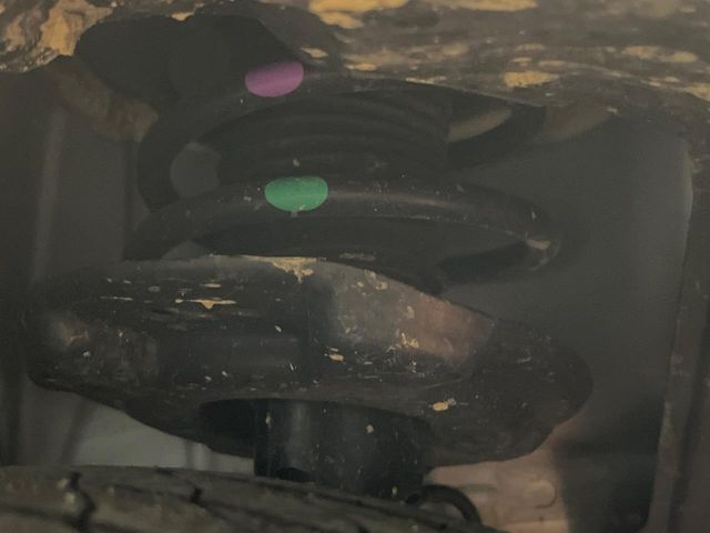 お車を安心してお乗りいただく為には、足回りの定期点検が欠かせません。サービスサポート（有償保証）では無料点検もご提供しており、安心のカーライフをお過ごしいただけるサポート体制が整っています。