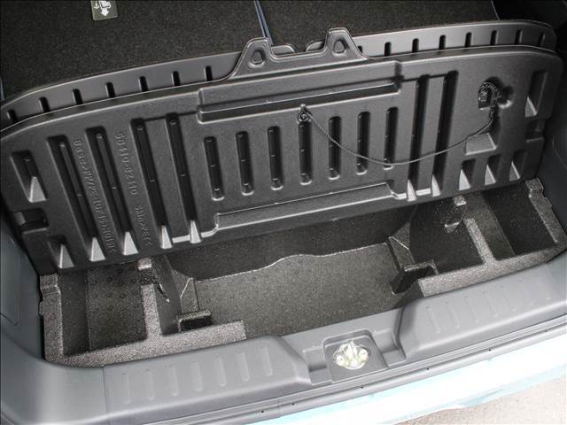 トランクルーム下収納！！収納スペースがたくさんある車両です！！！