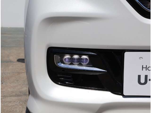フォグライトは明るいLED！夜間運転時・雨天時・濃霧時と視界の確保を補助してくれます！見た目もクール！