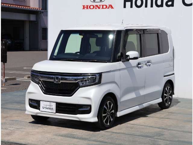 ★専門スタッフによる内外装クリーニング実施済みです★エンジンルームも含めキレイに仕上がっております★お気軽にご来店下さいませ★