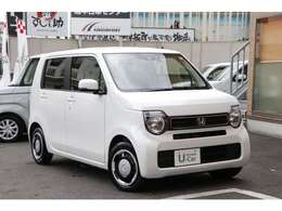 まっすぐに前を向いた丸目のヘッドライト、ひと目で広さを感じる箱型のボディー、すっきりして見えるのに芯のあるフォルム。いつでも心地よく過ごせるよう、室内の使いやすさにもこだわりました。