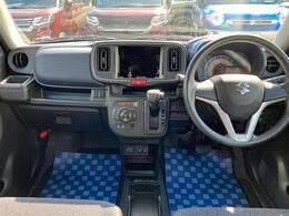 インパネ回りです。インパネシフト採用で足元空間が広々しています。広々とした空間は運転の疲れを軽減します♪