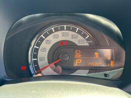 シンプルな1眼メーターです。瞬間燃費や航続可能距離が表示可能で、必要な情報を一目で確認できます。