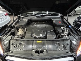 衝突エネルギーを効果的に吸収・分散するフロントセクションです。万が一の衝突時のために、高い乗員保護性能を確保しています。