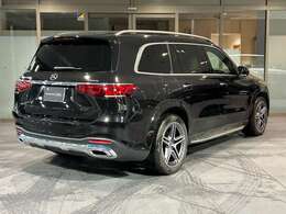 人間工学に基づき機能面を最優先して作られているデザインですので流行り廃りがなく飽きが来ないデザインがメルセデス・ベンツの真骨頂となっております。末長くご愛用頂けます。