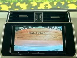 【バックカメラ】駐車時に後方がリアルタイム映像で確認できます。大型商業施設や立体駐車場での駐車時や、夜間のバック時に大活躍！運転スキルに関わらず、今や必須となった装備のひとつです！