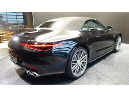 メルセデスの認定中古車「サーティファイドカー」では、万一お車が故障した場合も、ご購入後1年間もしくは2年間※は走行距離にかかわらずメルセデス・ベンツ正規サービスネットワークで無料修理いたします。