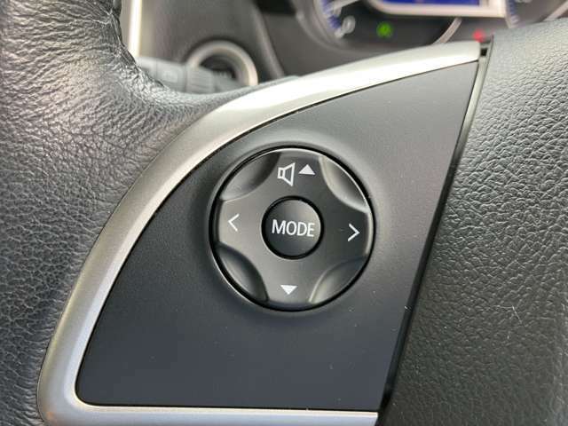 運転中でも手を離さずにオーディオの操作ができる『ステアリングスイッチ』機能があります！