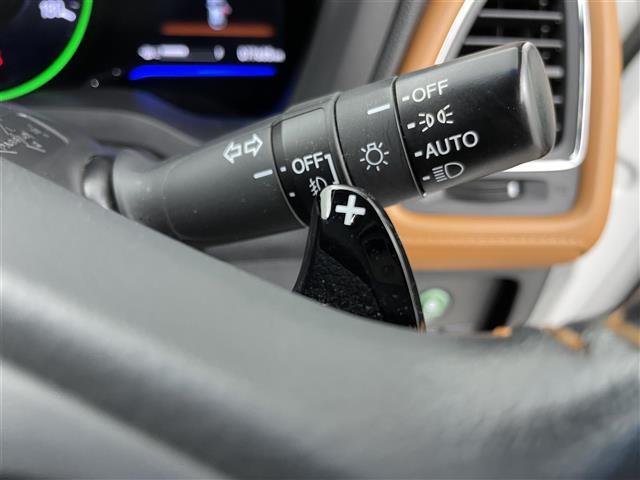 【オートライト（AUTO）】外の明るさをシステムが感知して、自動でヘッドライトが点灯します！ヘッドライトをつけ忘れを防ぐ便利機能です。