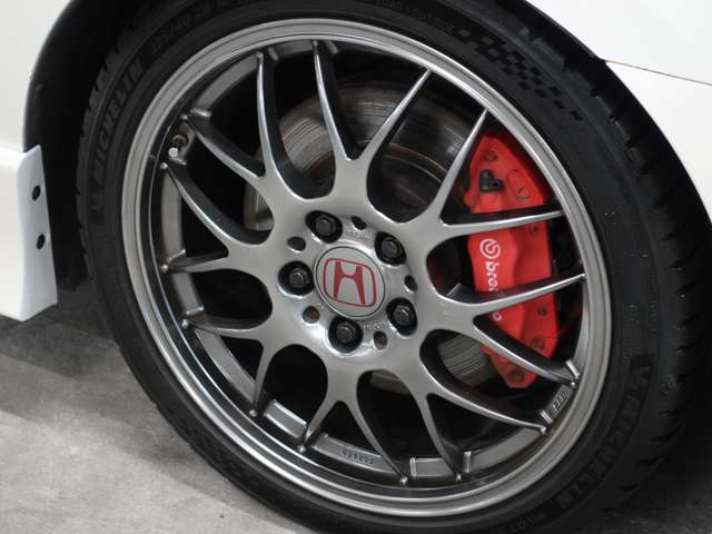 無限足廻り＆純正オプションBBS18インチアルミホイール＆純正BREMBOレッドキャリパー