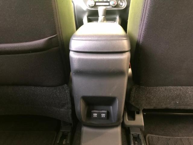 WECARSの展示場では実際に見て、触ってお車をお選びいただけます！知識の豊富な営業スタッフが様々なカーライフをご提案いたします！