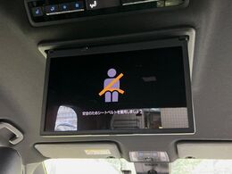 【14型有機ELフリップダウン】三列目からでも迫力のエンタメが観れる大画面フリップダウン。有機ELのモニターでは、一般的なフリップダウンよりも高コントラストでキレイな映像を楽しめます。