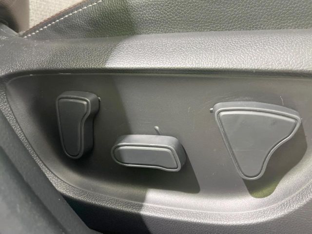 【パワーシート】スイッチ一つで簡単にシートの微調整が可能！電動だから力もいりません！快適なシートポジションにセットして、快適なドライブをお楽しみください。